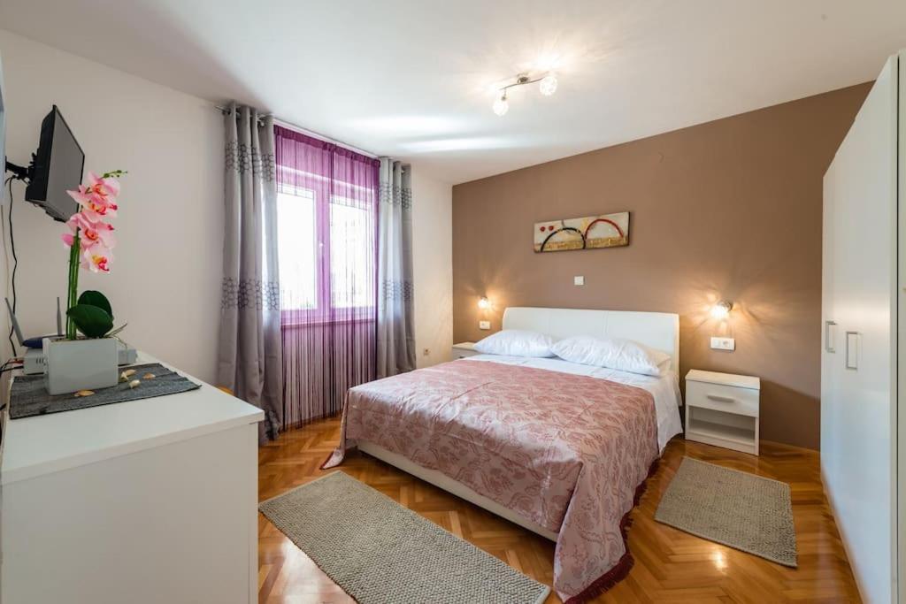 Apartmani Jelena Omiš Exterior foto